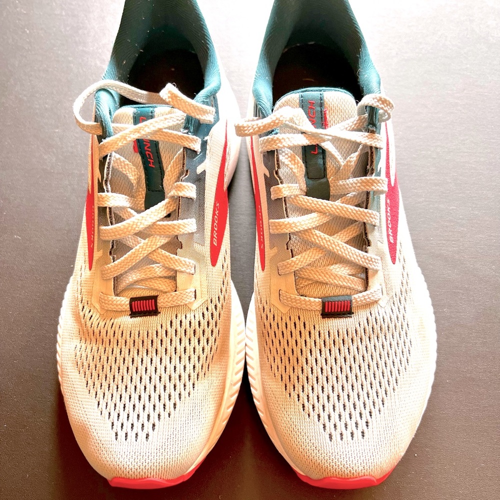 BROOKS womens launch 8 speed  sneakers